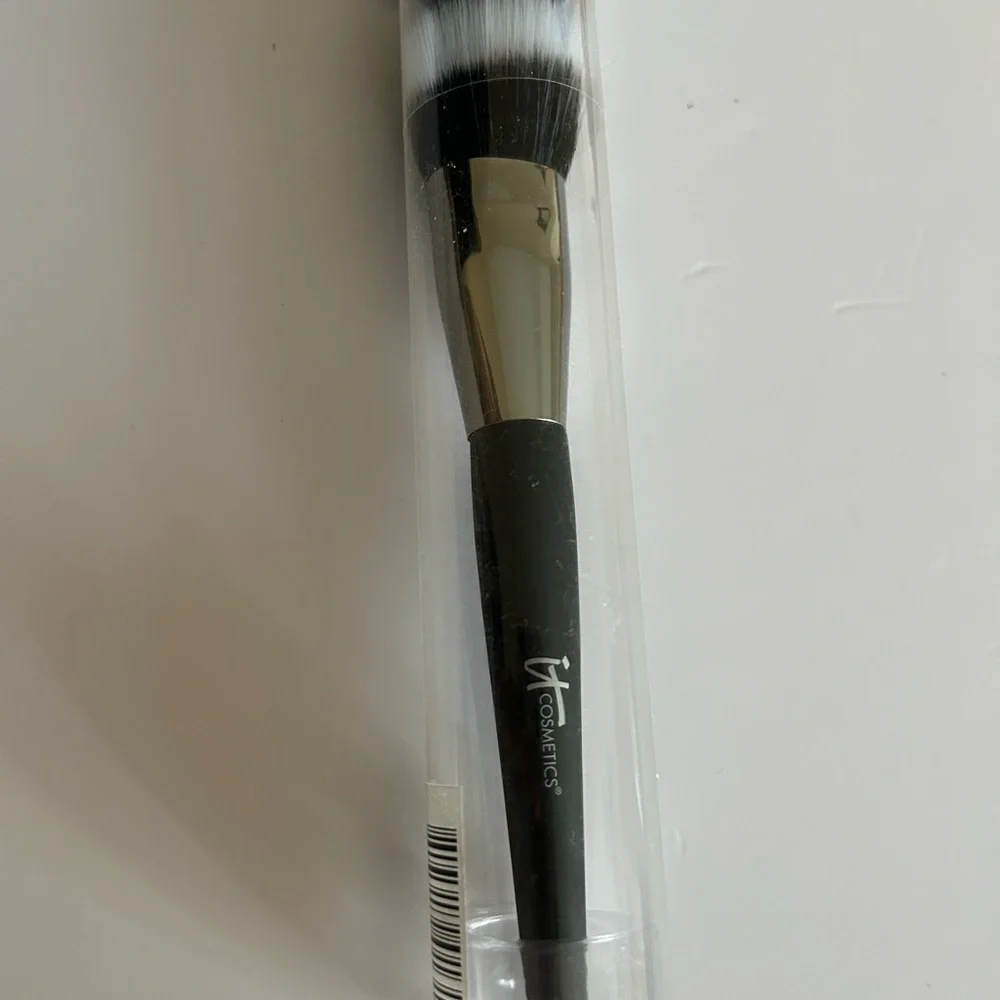 IT Cosmetics HEAVENLY LUXE ANGLED RADIANCE CRÈME BRUSH - SEALED.
